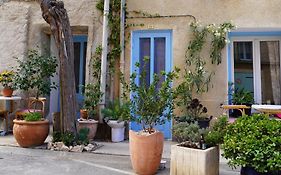 Lily A L'Auberge